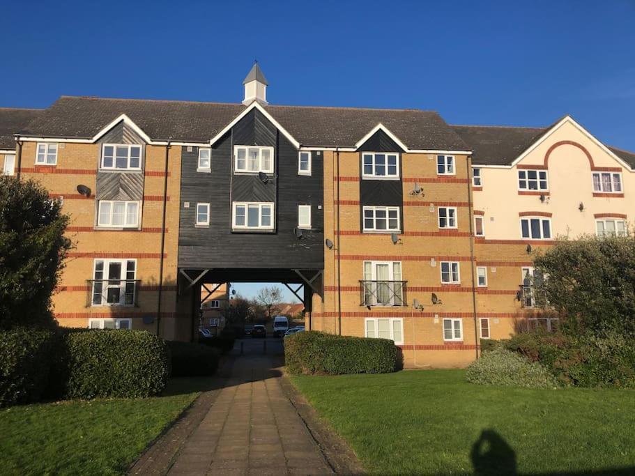 Lovely Riverside Flat Stifford Bagian luar foto